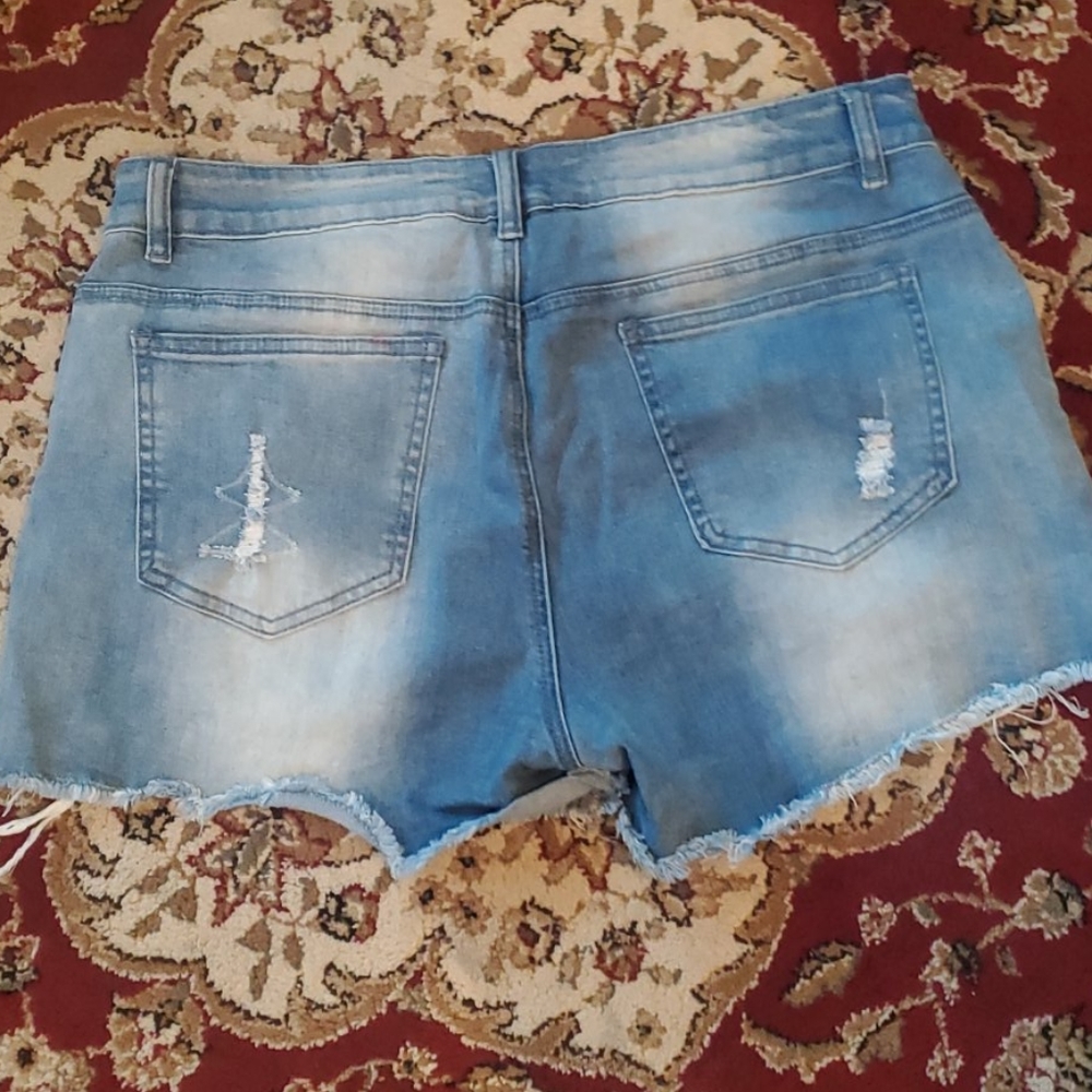 Short - Picture 3 of 4